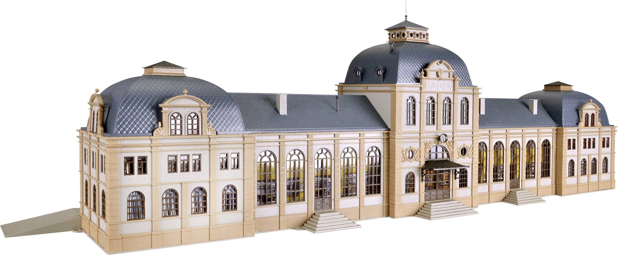 Een gedetailleerd model van een historisch gebouw met drie koepels en grote ramen, dat herinnert aan barokarchitectuur.