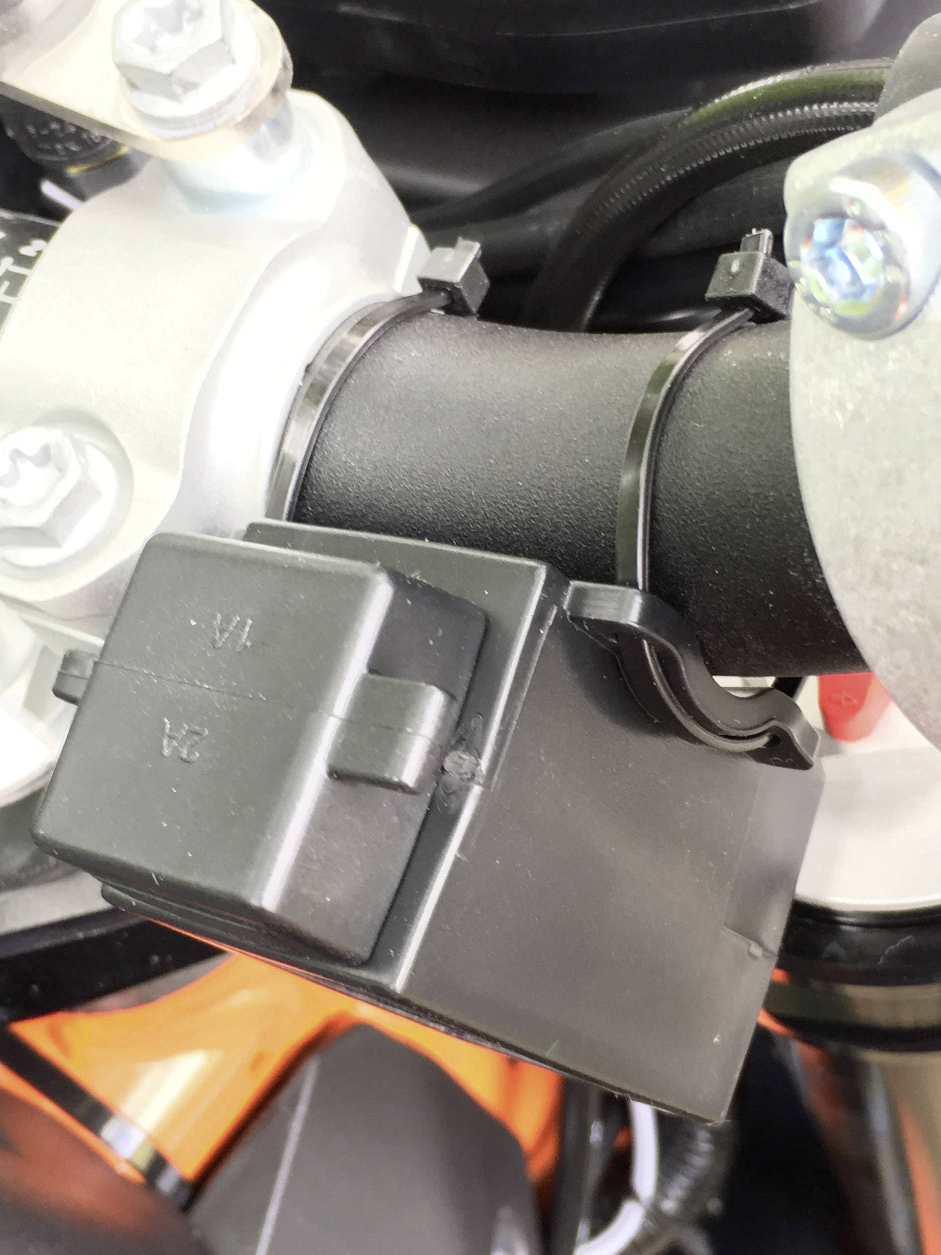 BAAS USB5 Dubbel USB-stopcontact met universele bevestigingsmogelijkheid Stroombelasting (max.): 3 A Geschikt voor USB-A-1