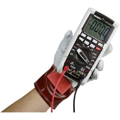 Een persoon houdt een digitaal multimeter vast. Het display toont '0.000' en twee meetkabels zijn aangesloten.