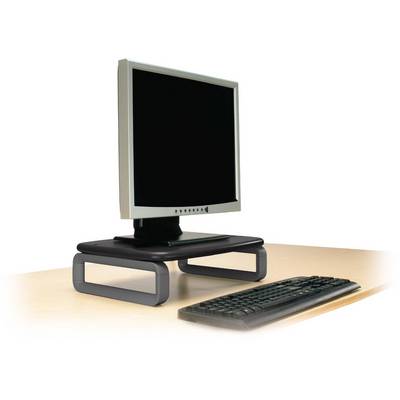 Een computermonitor op een in hoogte verstelbare standaard, naast een toetsenbord op een bureau.