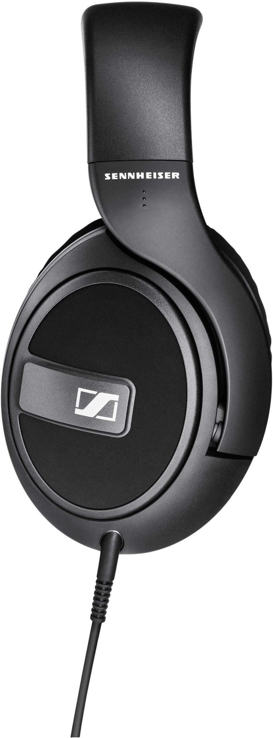 Zwarte over-ear-koptelefoon met kabel en logo op de oorschelp. Merknaam op de hoofdband. Geschikt voor audio-toepassingen.