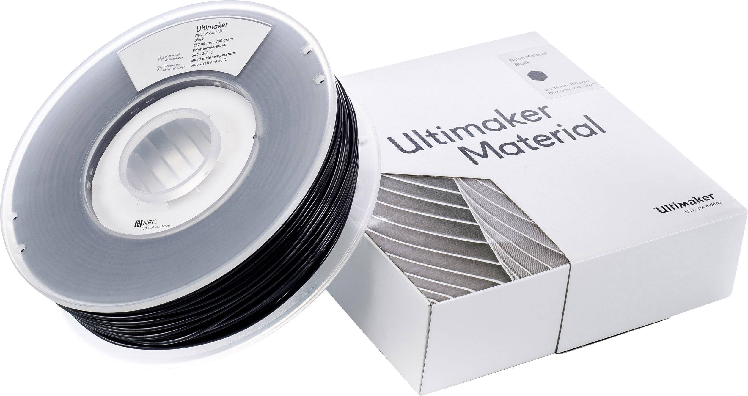 Een rol zwart 3D-printfilament ligt naast een verpakking met het opschrift 'Ultimaker Material'.