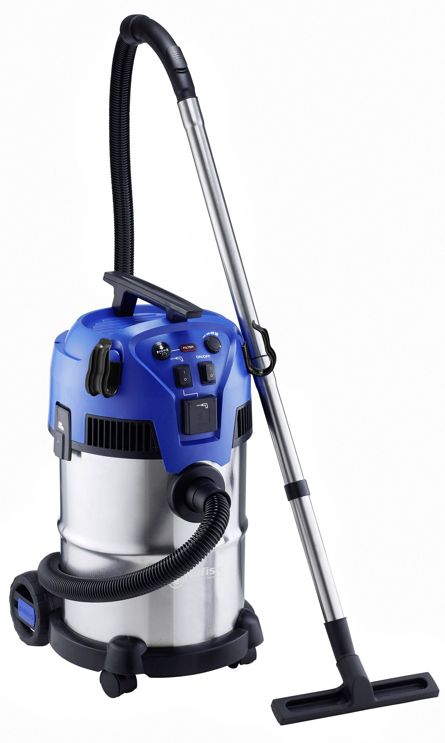 Een zilveren en blauwe industriestofzuiger met een flexibele slang en een brede zuigmond, staand op wielen.