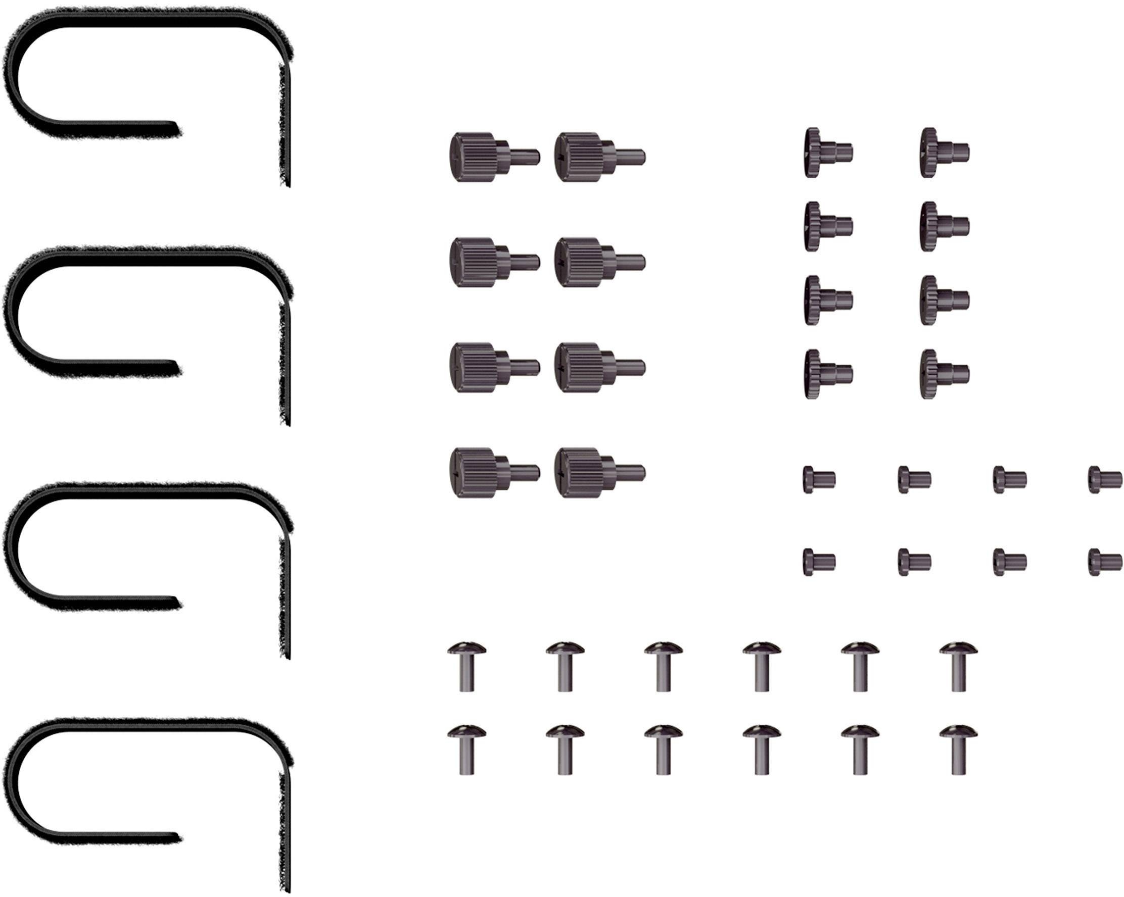'Set van schroeven en haken in verschillende formaten en vormen op een witte achtergrond.'