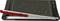 Een papiersnijder met een rode handgreep ligt op een snijmat met maatverdelingen voor verschillende papierformaten en hoekinstelling.
