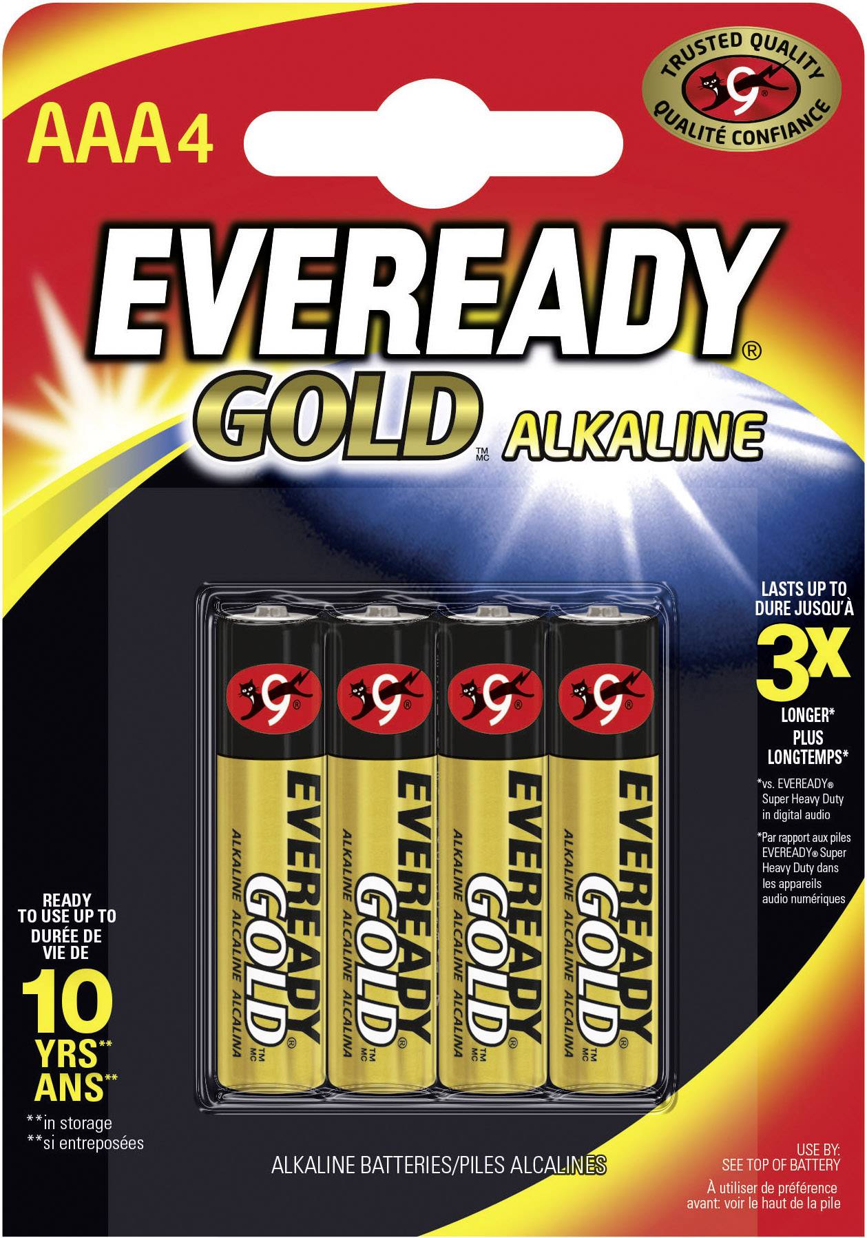 Vier AAA Eveready Gold Alkaline batterijen in één verpakking. Verpakking benadrukt duurzaamheid en langdurige prestatie.