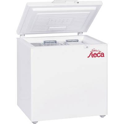 Een geopende, witte vriezer van Steca met twee bakken aan de binnenkant, gemarkeerd met het 'Solar Steca' logo.
