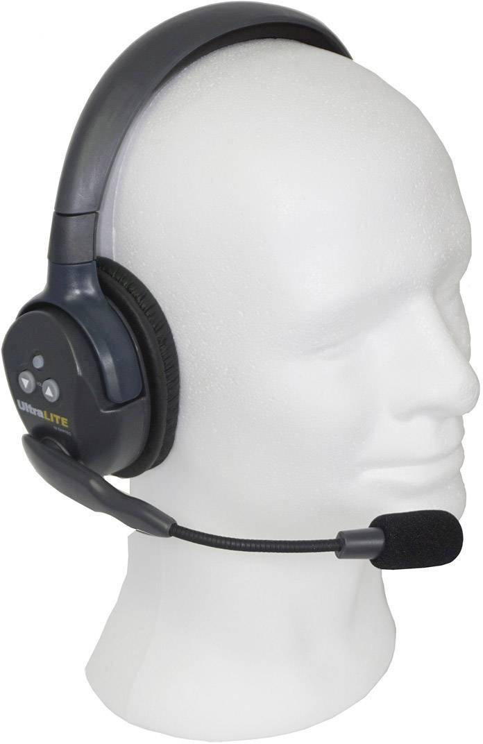 Een witte piepschuimen kop draagt een groot zwart headset met microfoon.