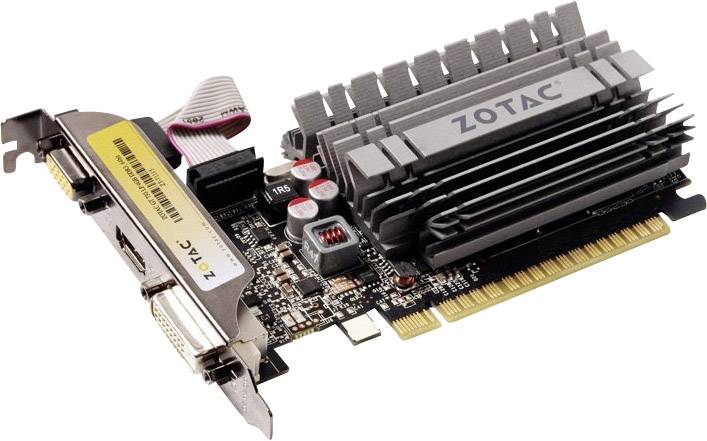 Videokaart met zilveren koellichaam en gele sticker. Beschikt over DVI- en HDMI-aansluitingen. 'ZOTAC' markering zichtbaar.