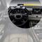 Interieur van een moderne auto met stuurwiel, geavanceerd dashboard en monitor. Hamer op het dashboard.