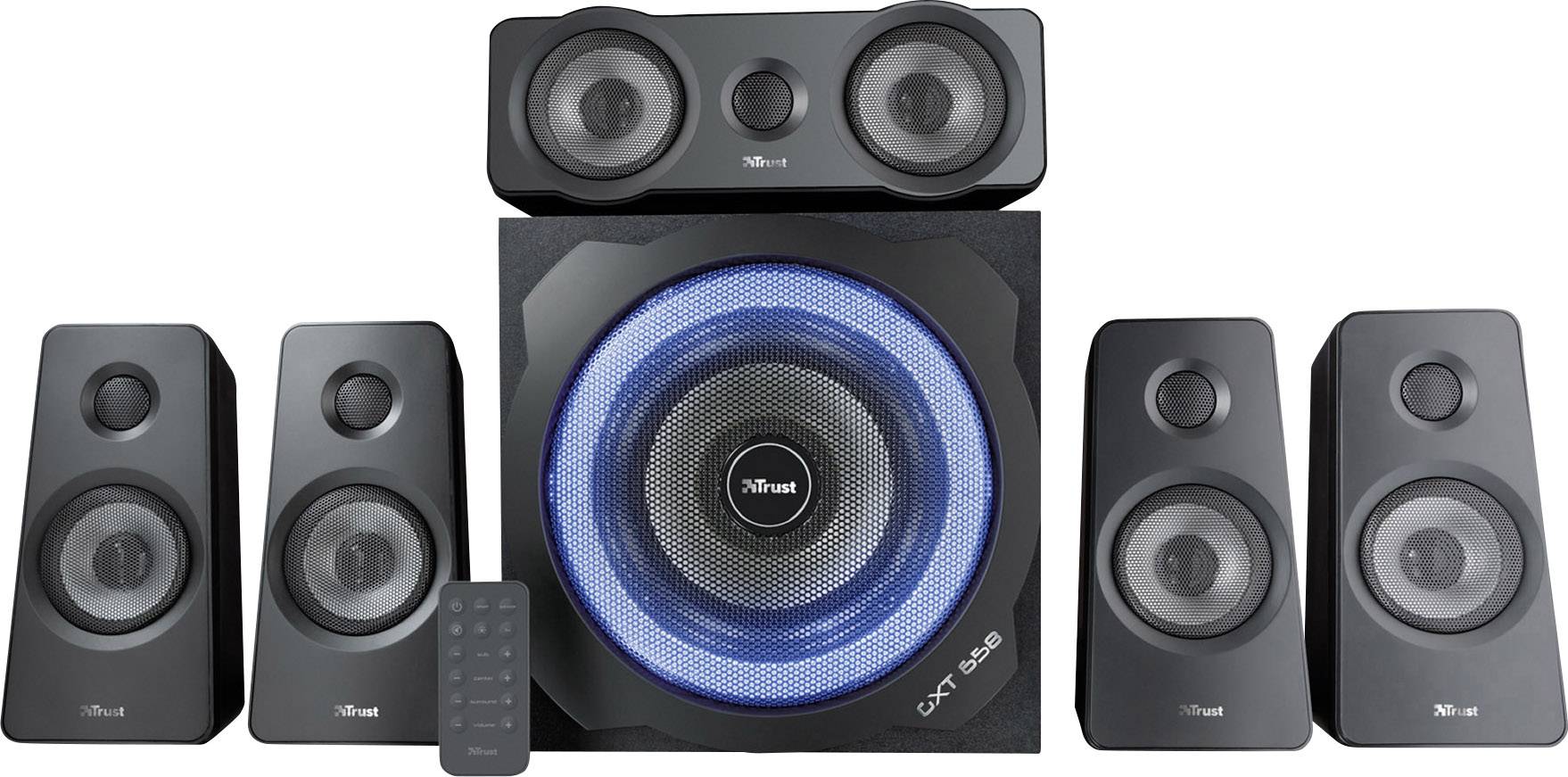 Luidsprekerset bestaande uit vijf luidsprekers en een subwoofer. Een afstandsbediening is vooraan geplaatst. Merk: Trust.