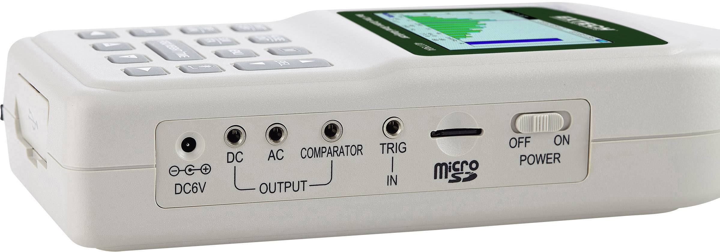 Een draagbaar elektronisch apparaat met een schakelaar, meerdere aansluitingen en een display dat een grafische weergave toont.
