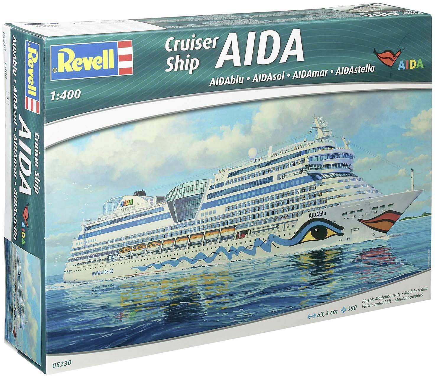 Bouwpakket van een cruiseschip, model 'AIDA', van Revell. Verpakking toont een kleurrijk afgebeeld schip op een rustige zee op de achtergrond.