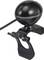 Zwarte, bolvormige webcam met klembevestiging, kabel uitstekend, geschikt voor montage aan monitors voor videogesprekken.