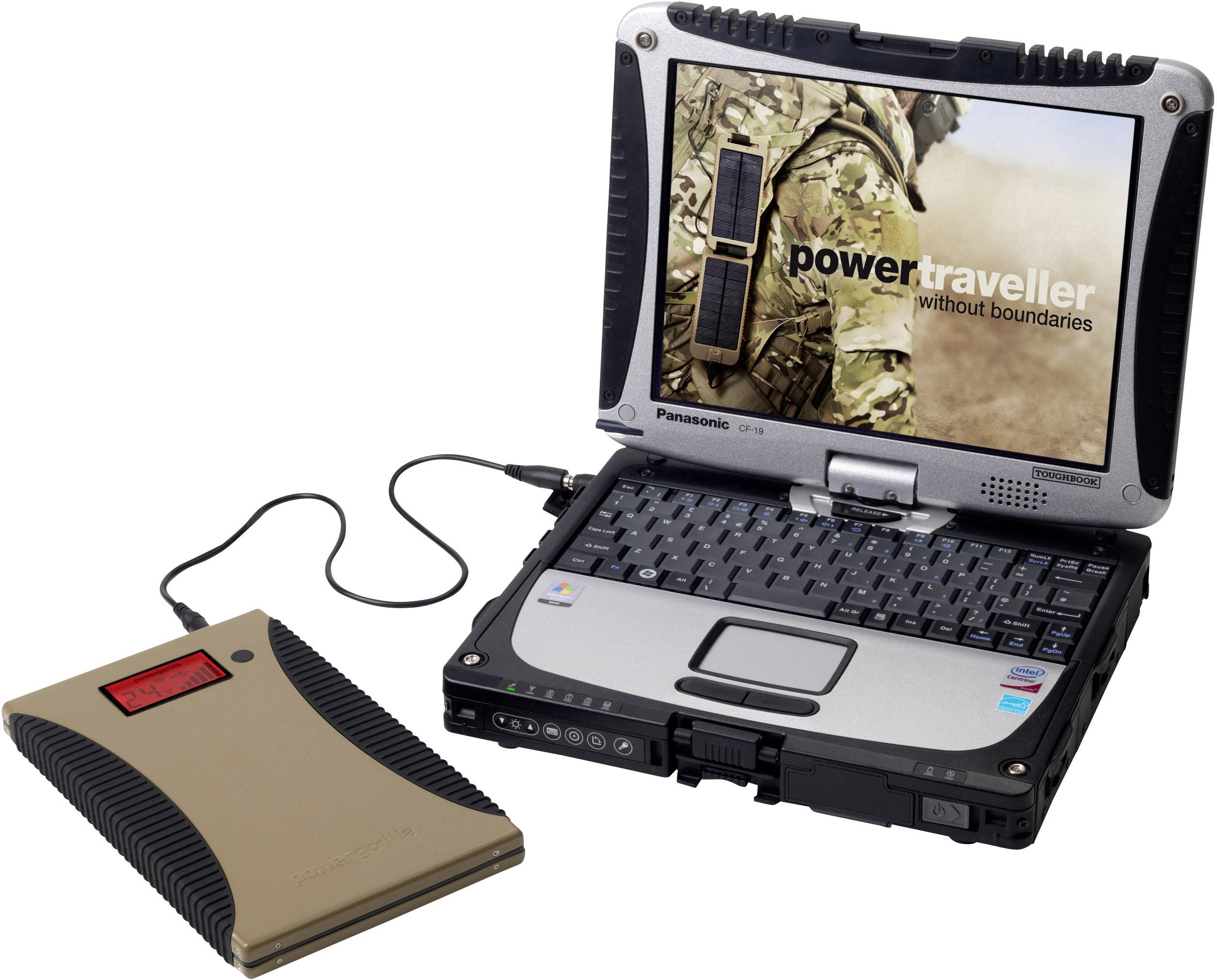 Robuuste laptop van Panasonic met aangesloten externe oplader, scherm toont een soldaat met de tekst 'powertraveller without boundaries'.