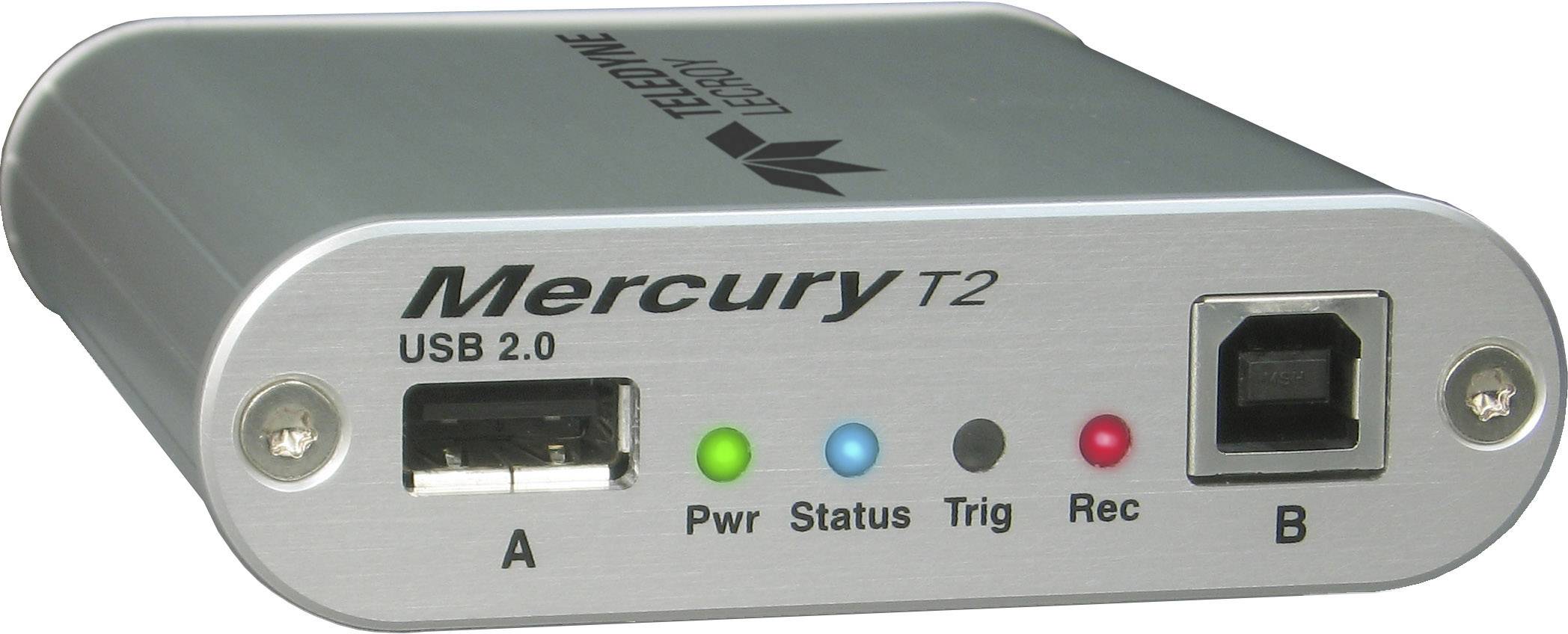 Een grijs USB-2.0-apparaat van het merk Teledyne Lecroy met 'A'- en 'B'-aansluitingen en statuslampjes: groen, blauw en rood.