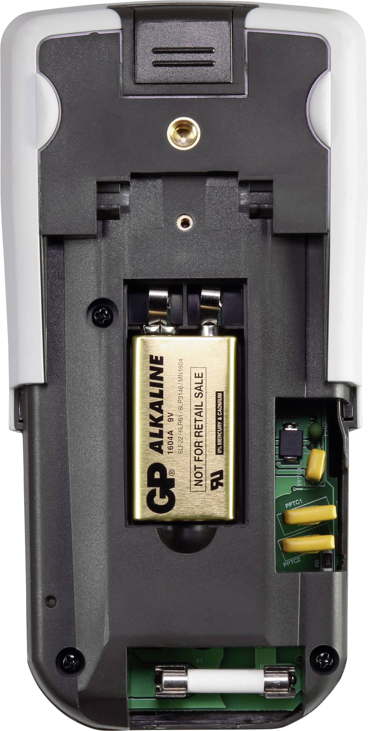Achterkant van een afstandsbediening met open batterijvak, waarbij een geplaatste AA-alkalinebatterij zichtbaar is. Elektronische printplaat te zien.