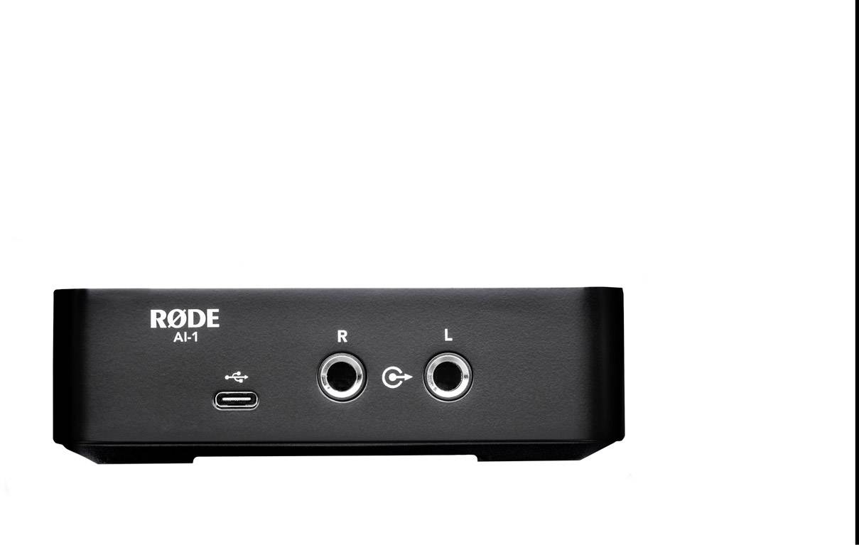 Compacte audio-interface Rode AI-1 met USB-C-aansluiting en twee audio-ingangen op zwarte behuizing.
