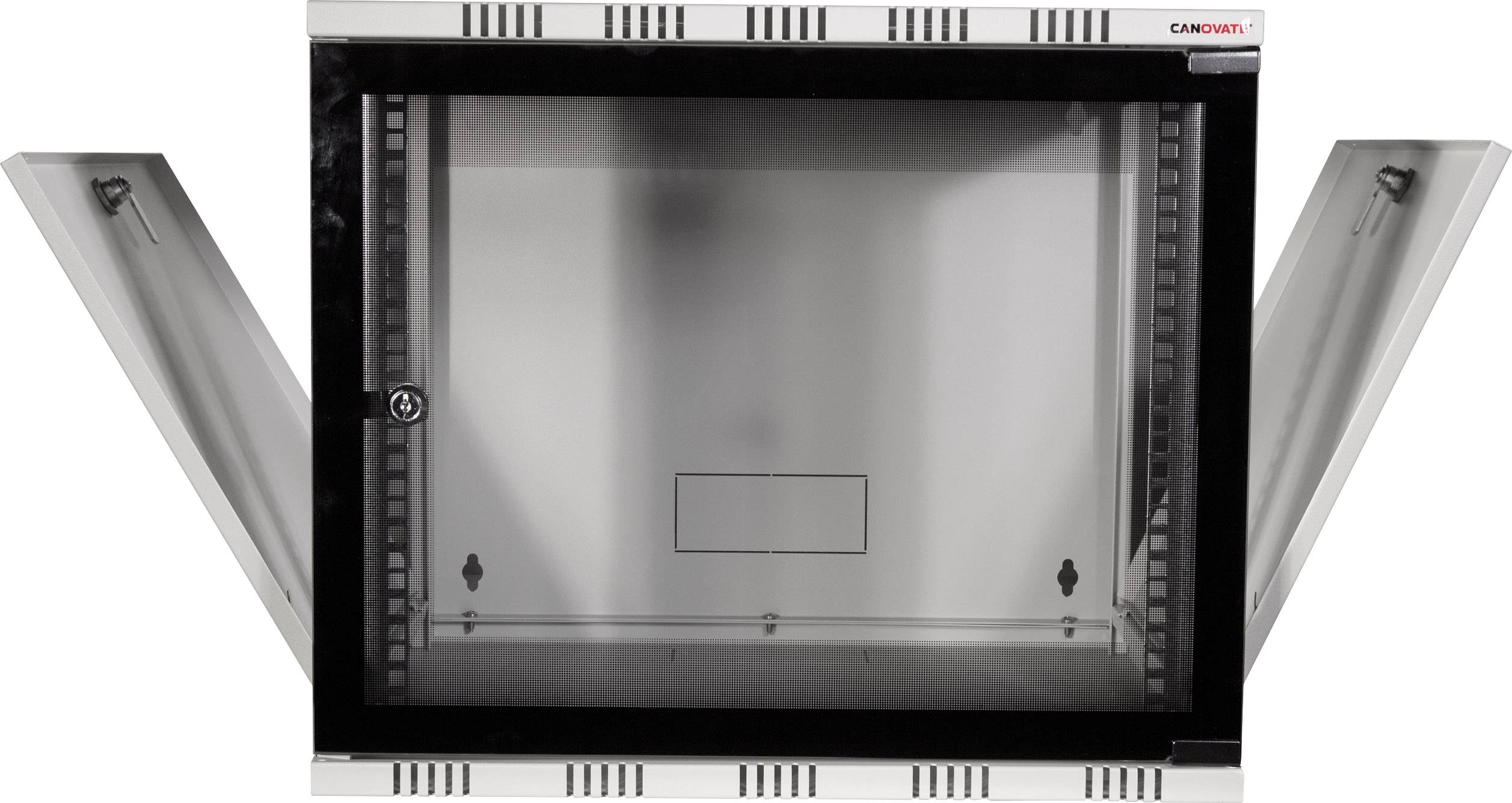 Lege, zilveren metalen schakelkast met glazen deur en aan de zijkant openslaande deuren voor het plaatsen van elektronische apparatuur.