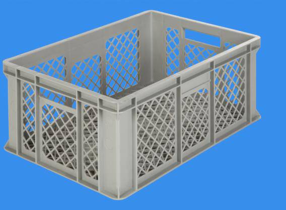 Grijze plastic kist met rasterpatroon op blauwe achtergrond.