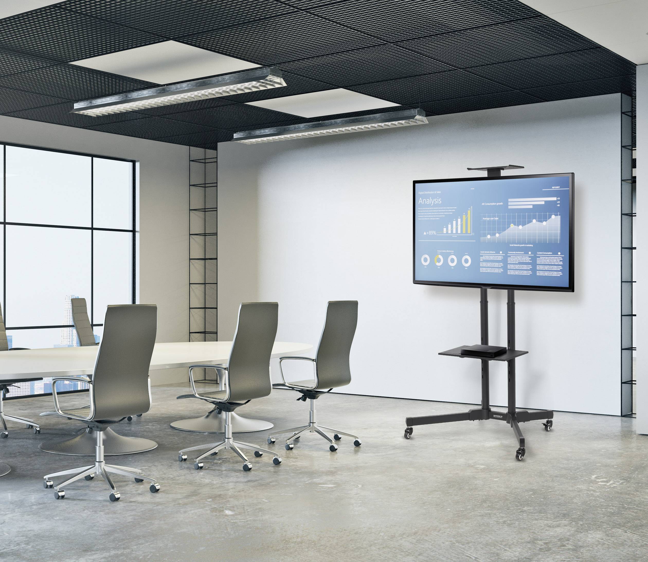 Vergaderruimte met tafel, stoelen en een groot scherm met diagrammen en data-analyse; moderne, minimalistische inrichting.
