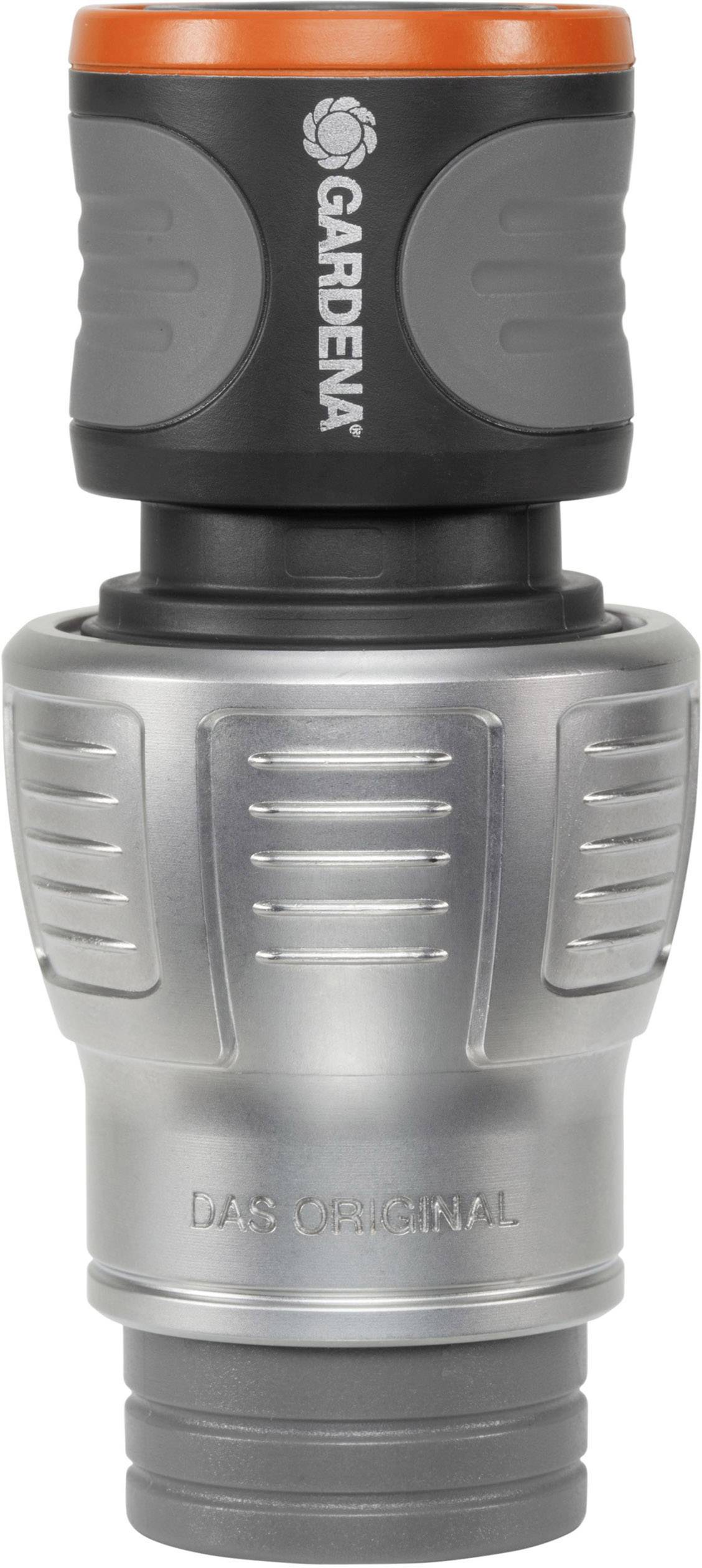 Metalen slangaansluitingen van Gardena met oranje en zwart design, robuust en duurzaam, bestemd voor tuinirrigatie.