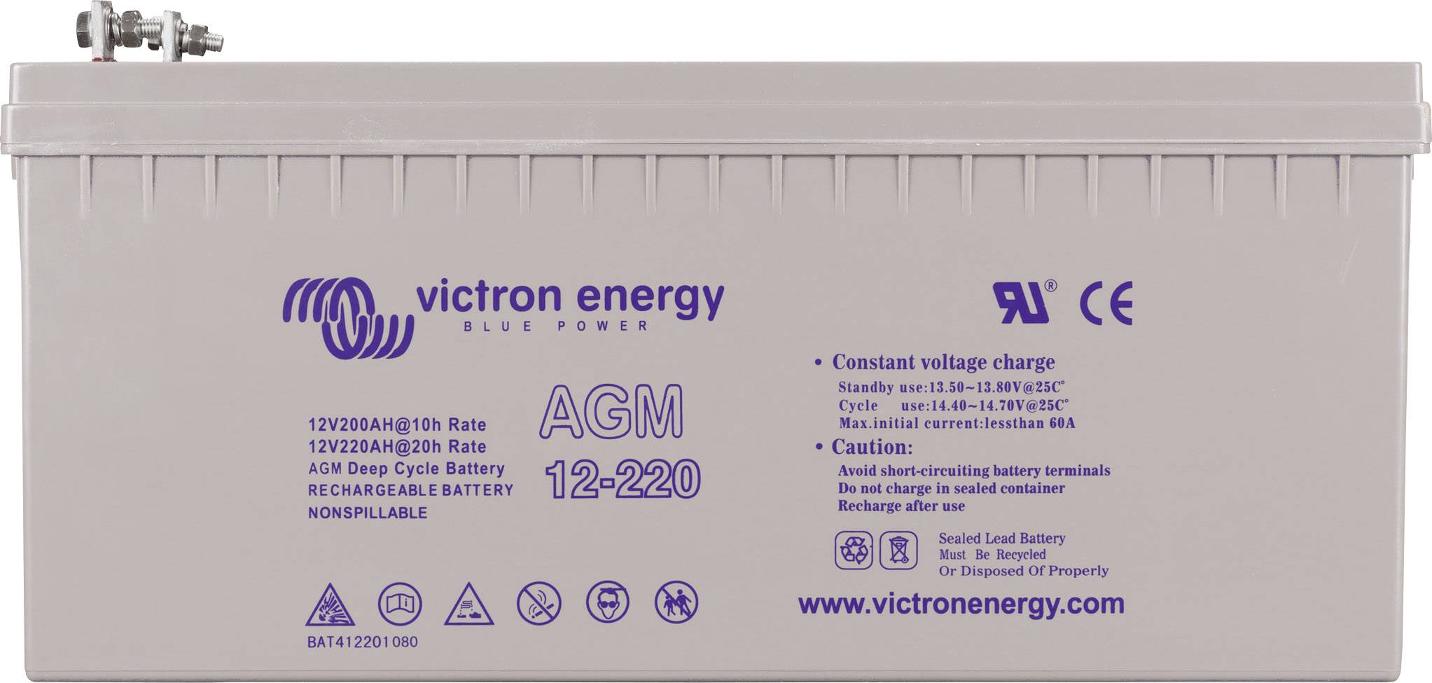 'Victron Energy' AGM-batterij, modelnummer 12-220. Details over spanning en capaciteit op de voorkant. Bevat veiligheids- en laadrichtlijnen.
