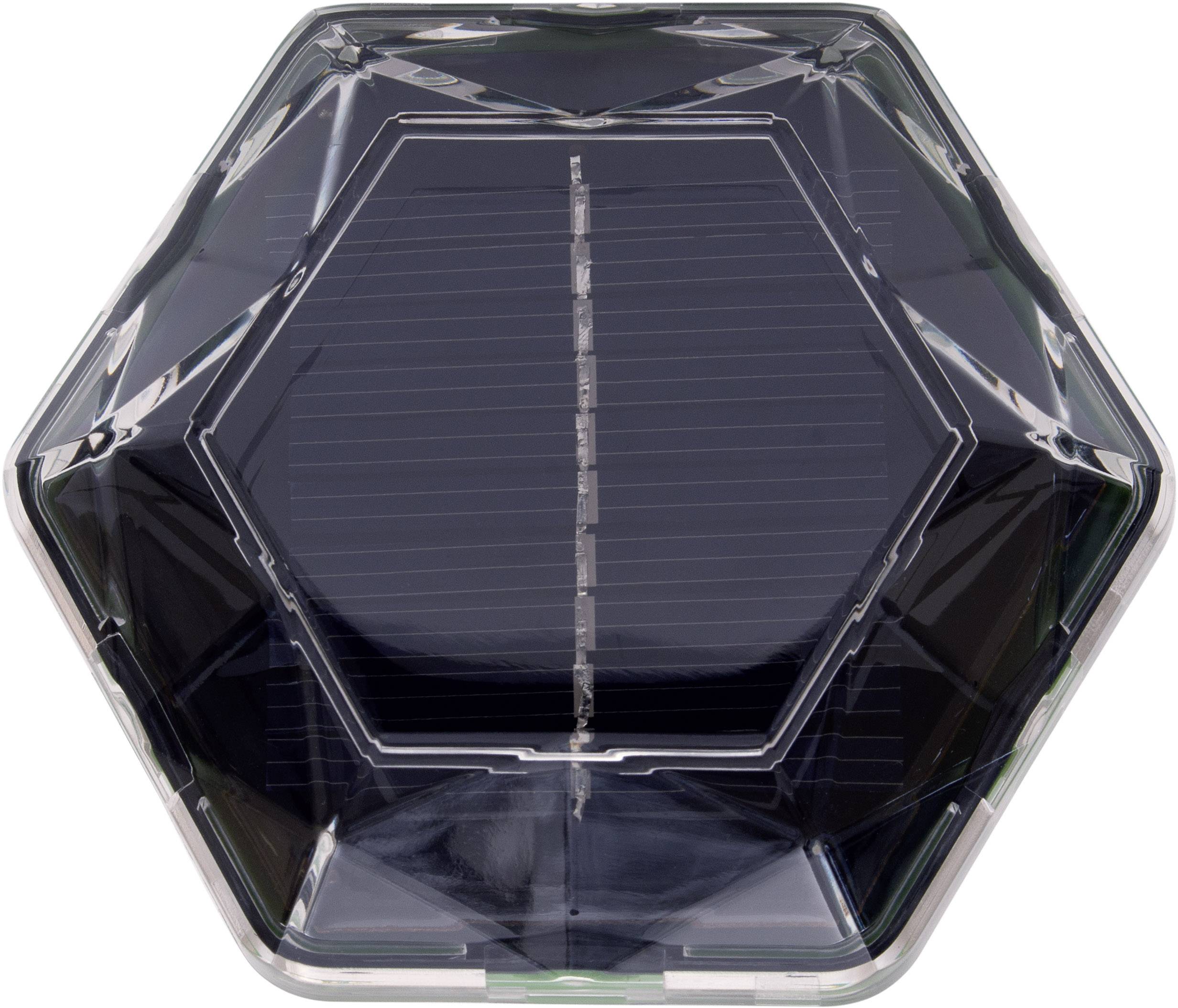 Een zeshoekig zonnepaneel in een heldere, beschermende behuizing, dat licht absorbeert om energie op te wekken.