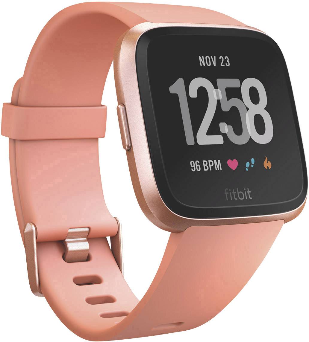 Een smartwatch met een roze polsband toont de tijd 12:58 en een hartslag van 96 BPM op het scherm.