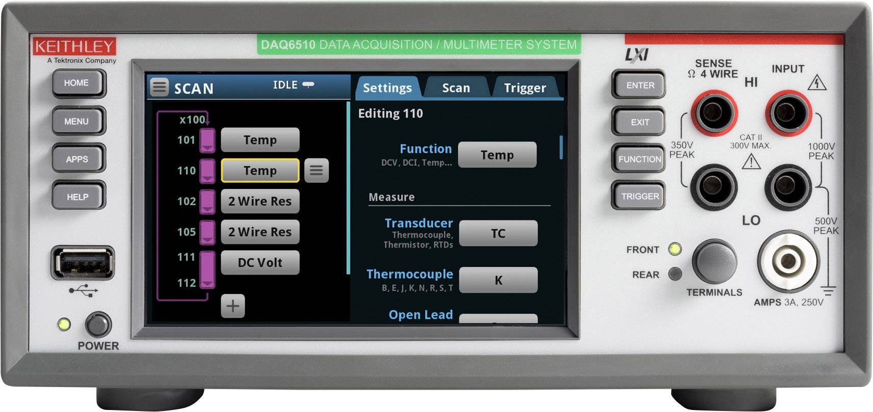 Multimeter-systeem met digitaal display toont meetwaarden en instellingen voor temperatuur, twee-draads- en vier-draadsweerstandsmetingen. Frontpaneel met aansluitingen en functietoetsen.