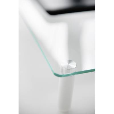 Een glazen tafel met afgeronde hoek, gefotografeerd op een witte ondergrond. Minimalistisch design, moderne sfeer.