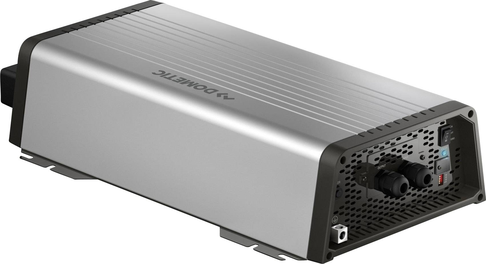 Zilveren, rechthoekige spanningsomvormer van Dometic, met ventilatiesleuven en aansluitingen aan één kant.