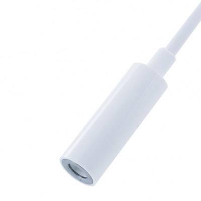 Een witte, cilindrische audio-adapter met een 3,5-mm-hoofdtelefoonaansluiting, geschikt voor aansluiting op een mobiel apparaat.