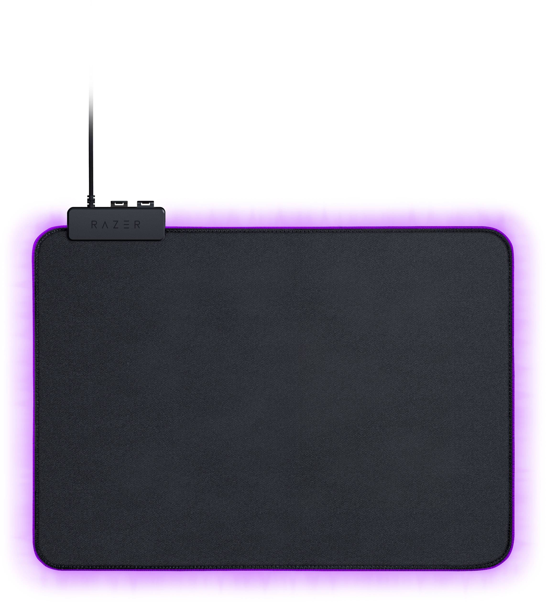 Zwart gaming-muismat van Razer met verlichte RGB-rand, linksboven verbonden met USB-poorten, op witte achtergrond.