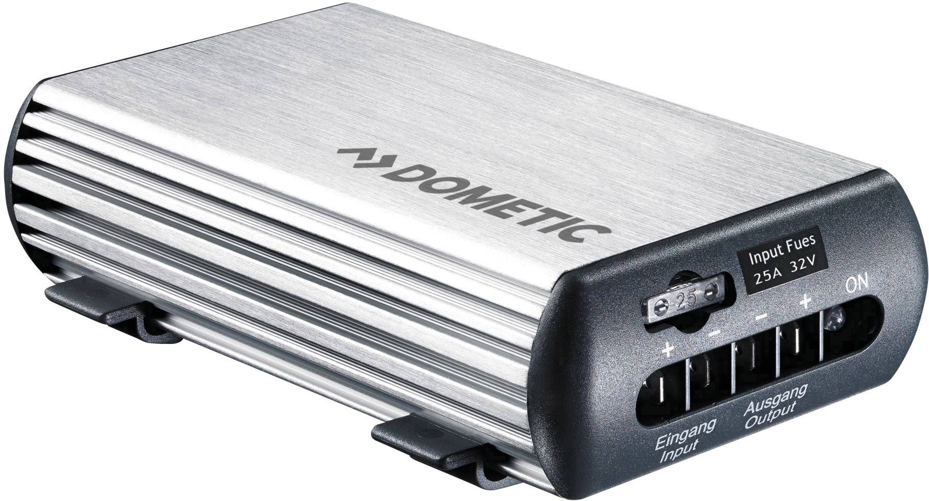 Een zilveren spanningsomvormer van het merk Dometic met ingangs- en uitgangsklemmen, geschikt voor 25 A en 32 V.