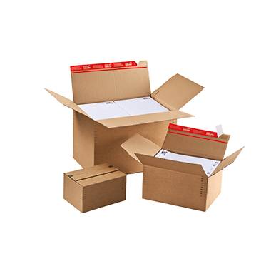 Drie geopende kartonnen dozen van verschillende formaten, die kunnen worden gebruikt voor verpakkingsdoeleinden.