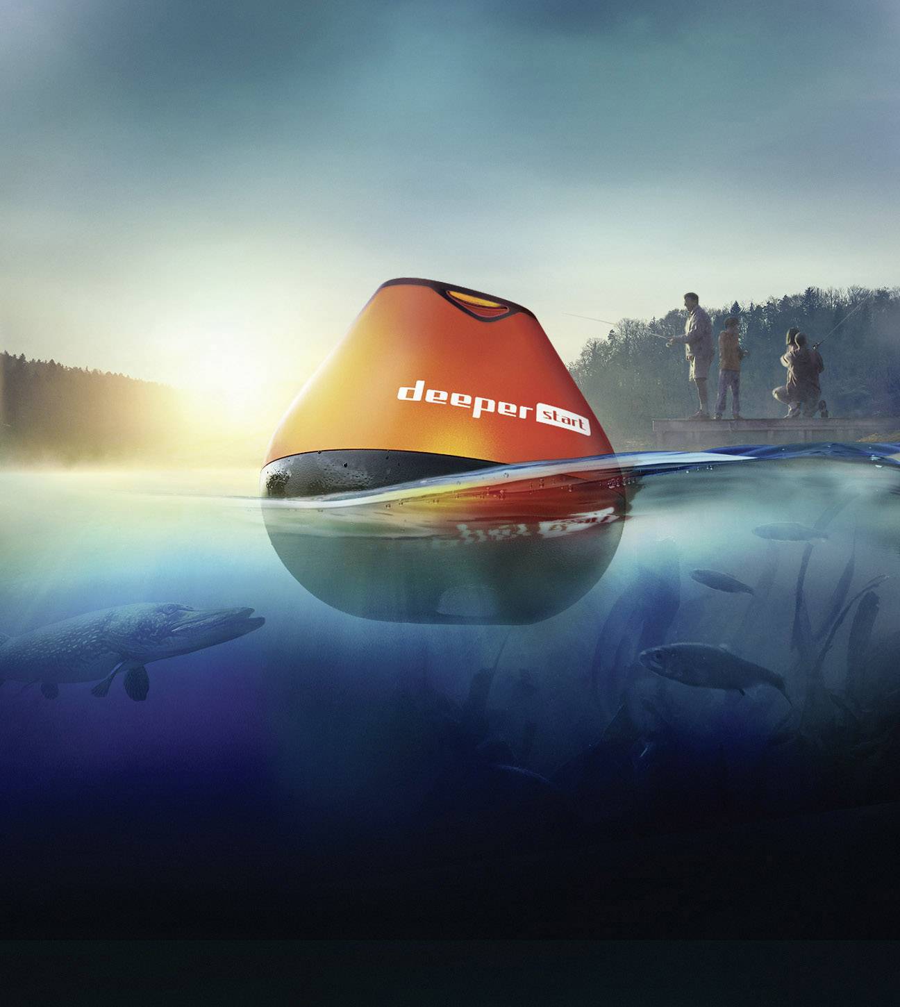 Een fel oranje boei met het opschrift 'deeper' drijft op het water, terwijl op de achtergrond een familie aan de oever staat.