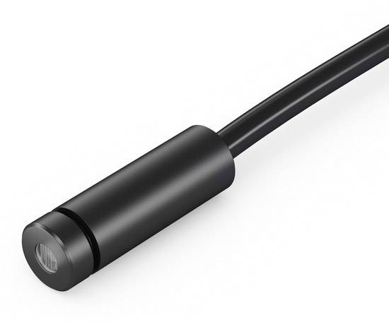 Zwarte, cilindrische microfoon-opzetstuk met kabel.