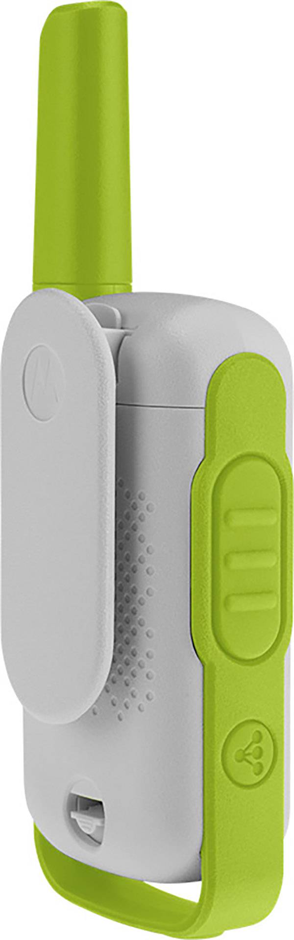 Een draagbare walkietalkie in grijs met groene accenten, voorzien van een bevestigingsclip en een lange antenne, geschikt voor communicatie in buitenomstandigheden.