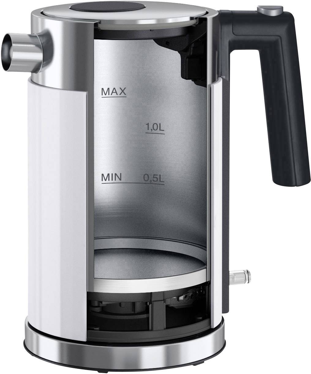 Zilveren waterkoker met zwarte handgreep, toont de waterstandsindicator voor 0,5 liter tot maximaal 1,0 liter.