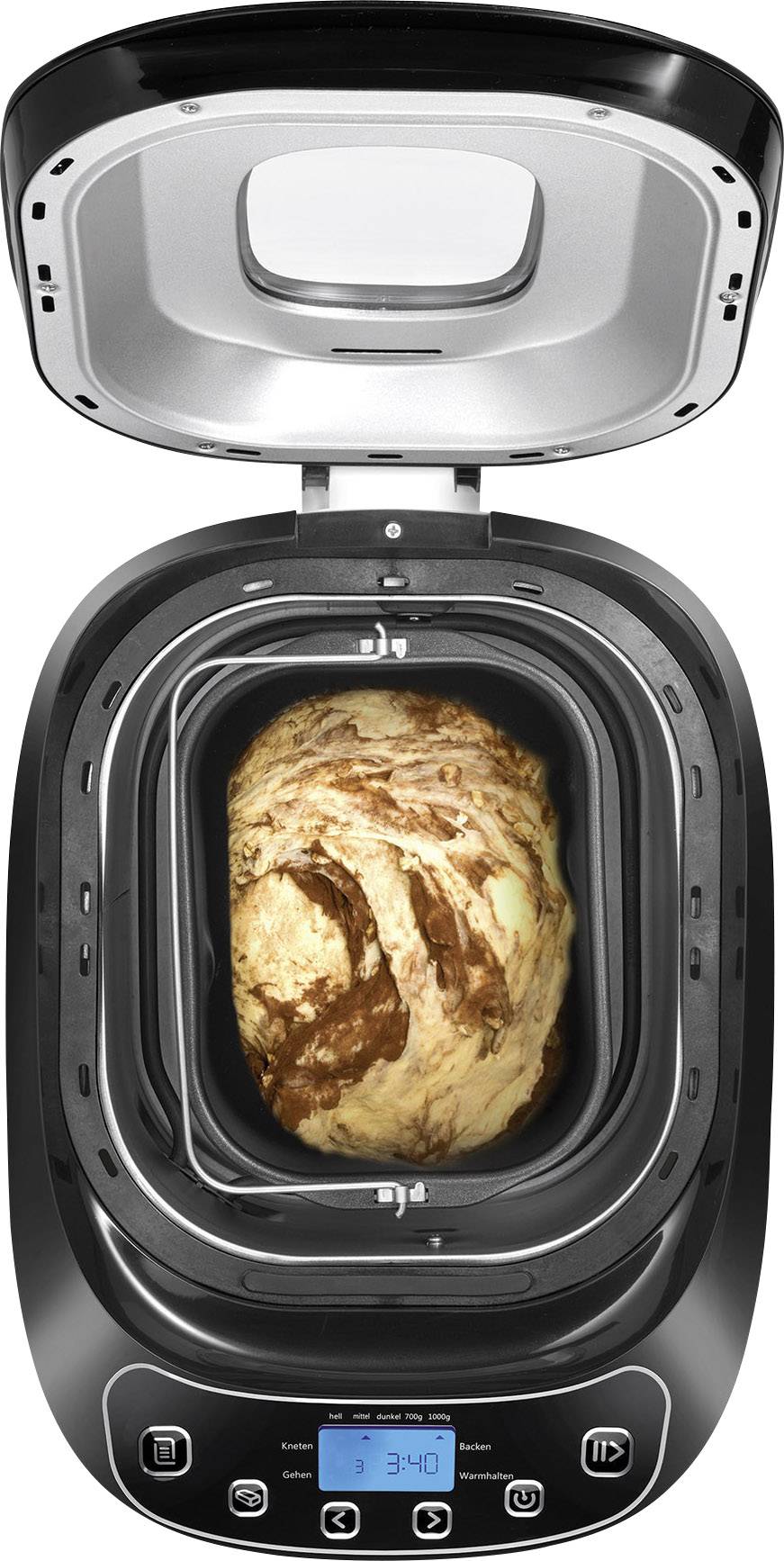 Een broodbakmachine met een vers gebakken brood van binnen. Het display toont de resterende baktijd.