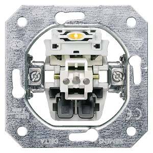 Een metalen frame met geïntegreerd lichtschakelmechanisme. Zichtbare schroeven aan de zijkanten voor bevestiging in een inbouwdoos.