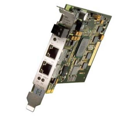 Een netwerkkaart met twee Ethernet-aansluitingen en verschillende elektronische componenten.