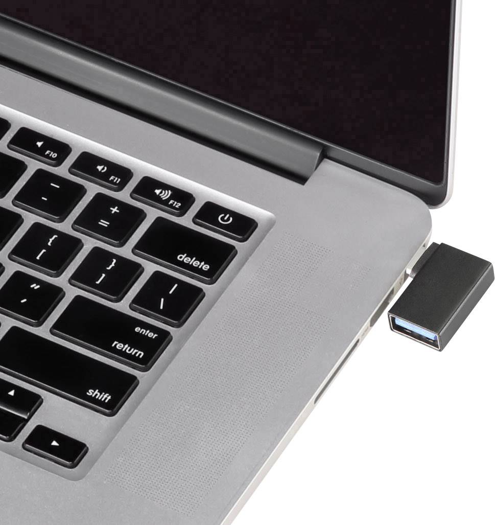 Een laptop met een USB-stick aan de rechterkant. Het scherm is gedeeltelijk zichtbaar.