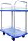 Tweeverdiepingswagen in het blauw met een metalen frame en handgrepen, gemonteerd op vier wielen. Geschikt voor het vervoeren van voorwerpen.