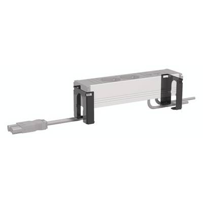 Een witte stekkerdoos met twee aansluitingen en een aangesloten kabel, ondersteund door twee zwarte beugels.