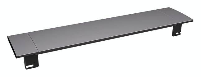 Grijze metalen laptopsteun voor bevestiging aan een bureau, rechthoekig en plat, ter vergroting van de werkruimte.