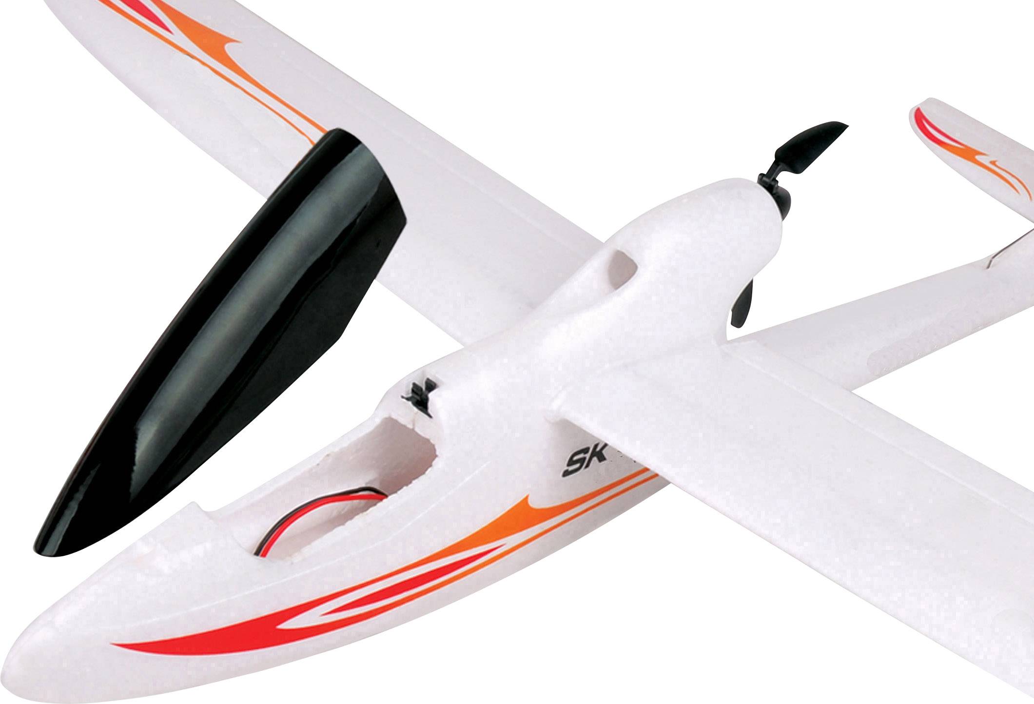 Een wit modelzweefvliegtuig met rode accenten en een zwarte propeller.