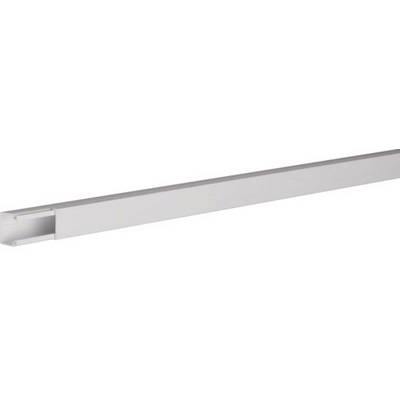Een langsgesneden, rechthoekige holle kanaalgoot van licht metaal of kunststof, geschikt voor kabeldoorvoer langs de wand.