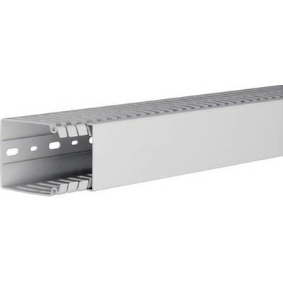 Grijs kabelgootprofiel met ventilatiesleuven aan de bovenkant, speciaal ontworpen voor het beheren en organiseren van kabels.